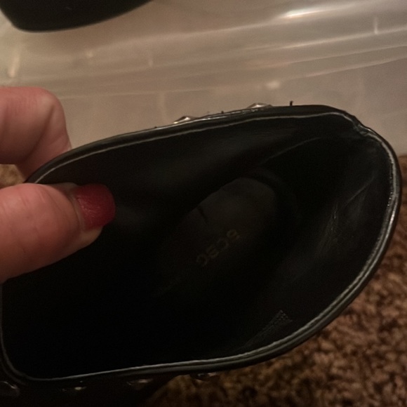 Bcbg Black studded soft leather shoe boots.Sz 8.5 - Picture 3 of 5